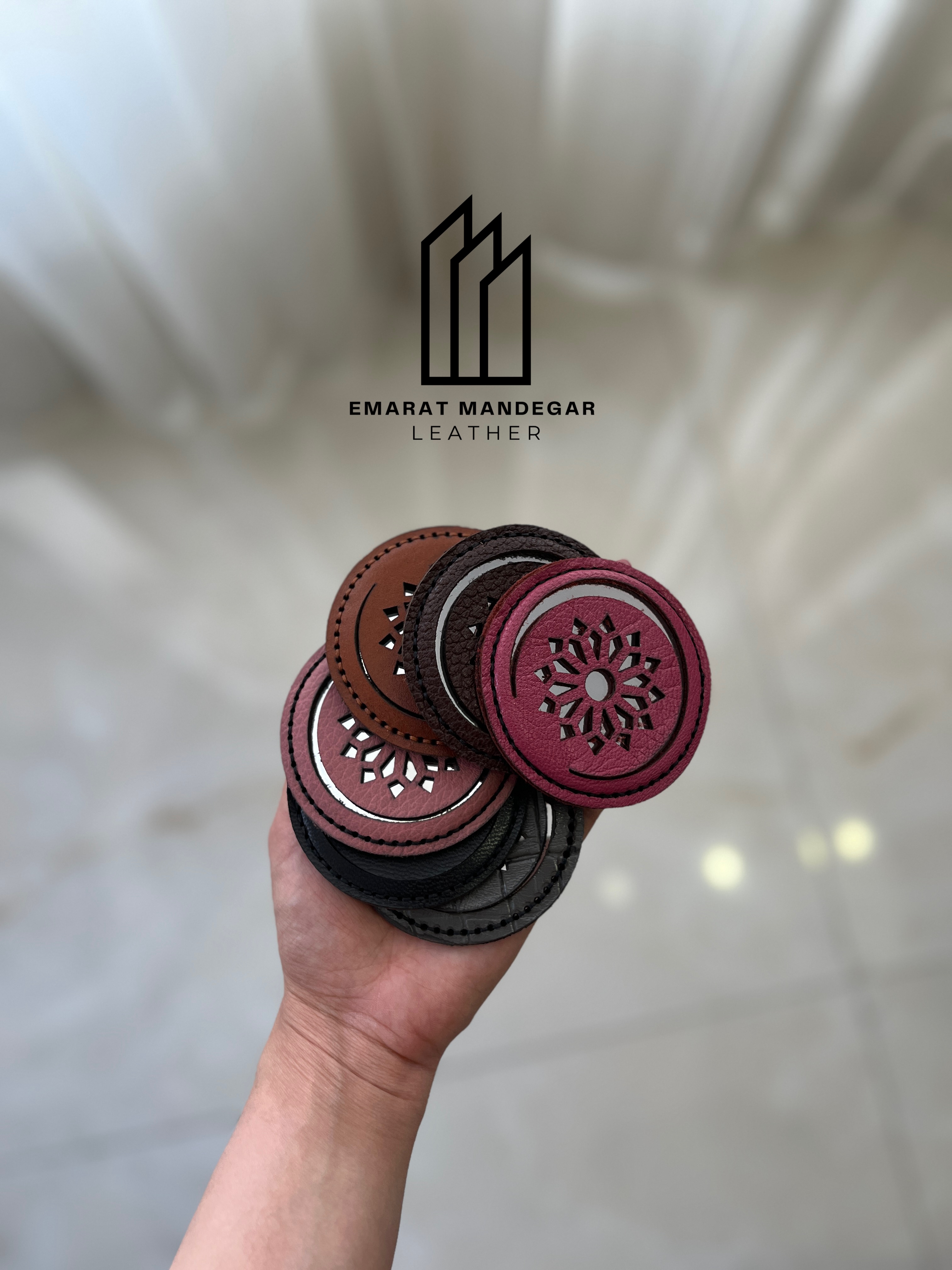 آینه جیبی چرم با طرح و رنگ و دلخواه | عمارت ماندگار